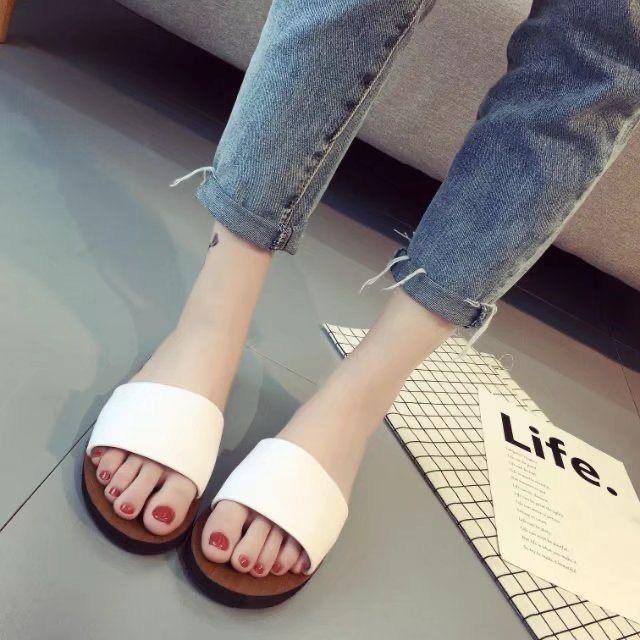 Reina Slipon Flats