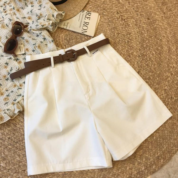 Sutton Statement Shorts With Belt In White